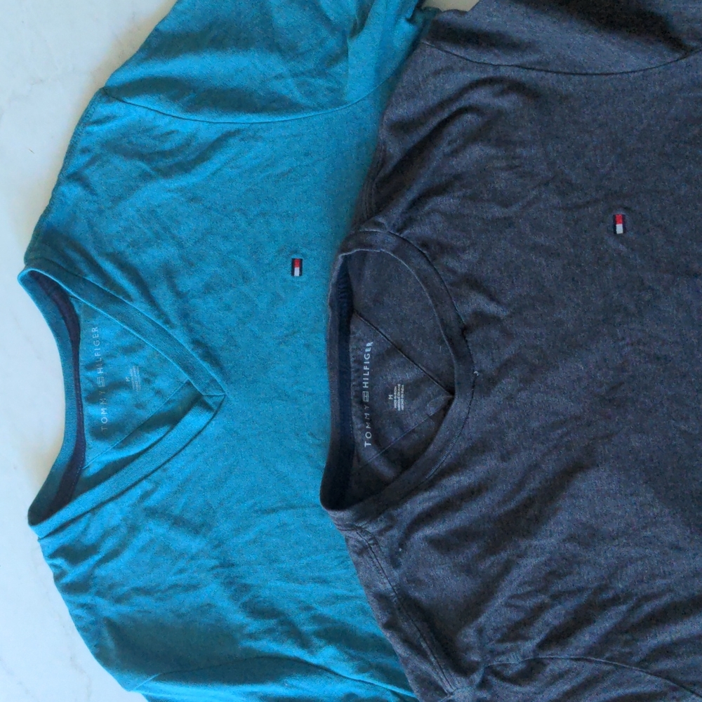 Tommy Hilfiger Solid T-shirts (2) Size M